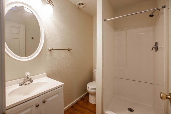 Photo - 1412 Hartford Rd