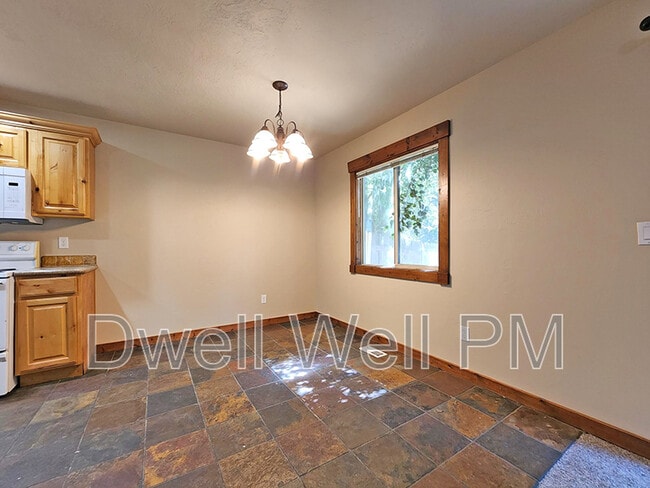 Photo - 115 N Gem St
