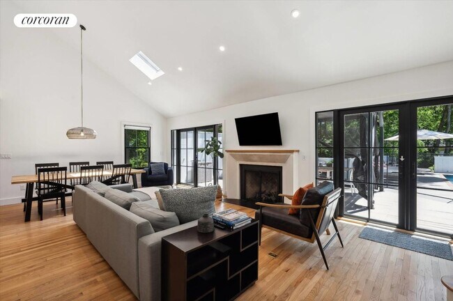 Photo - 15 Tyrone Dr