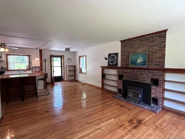 Photo - 4 Petticoat Ln