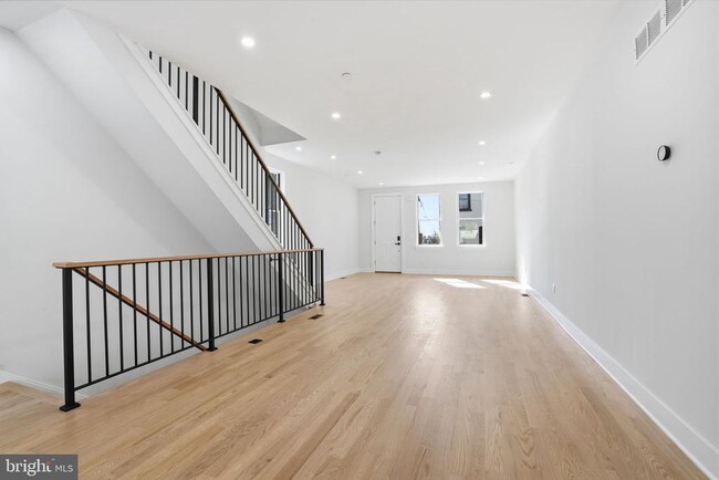 Photo - 222 Hermitage St