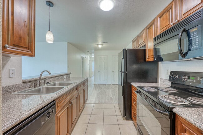 Photo - 1511 N Claremont Cir
