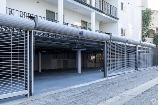 Parking Garage - 11675 Darlington Place