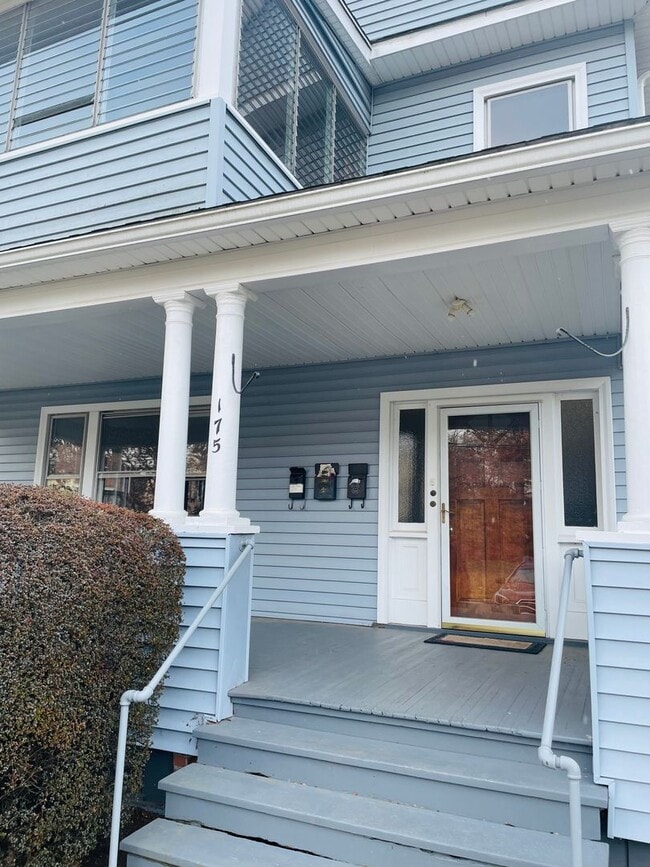 Building Photo - 173/175 Whitman Ave Unit FL 1