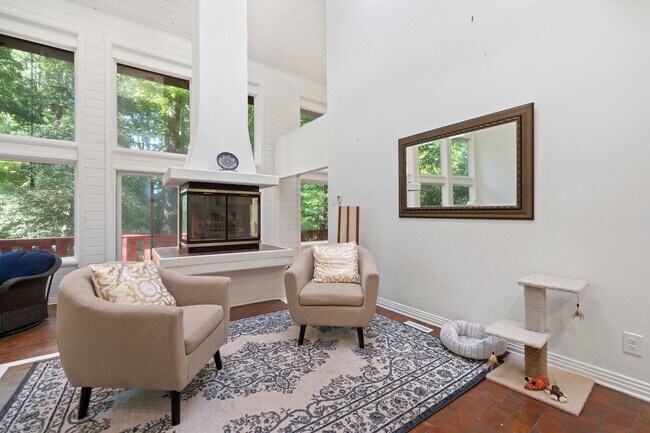 Amazing 4 bedroom 3.5 bath home in the hea...