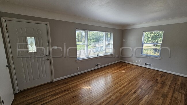 Photo - 130 Outlook Dr SW