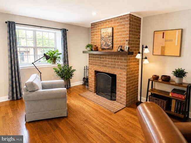 Photo - 618 Coates Ln