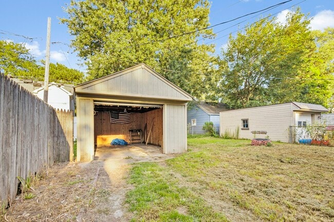 Photo - 3836 Woodmont Rd