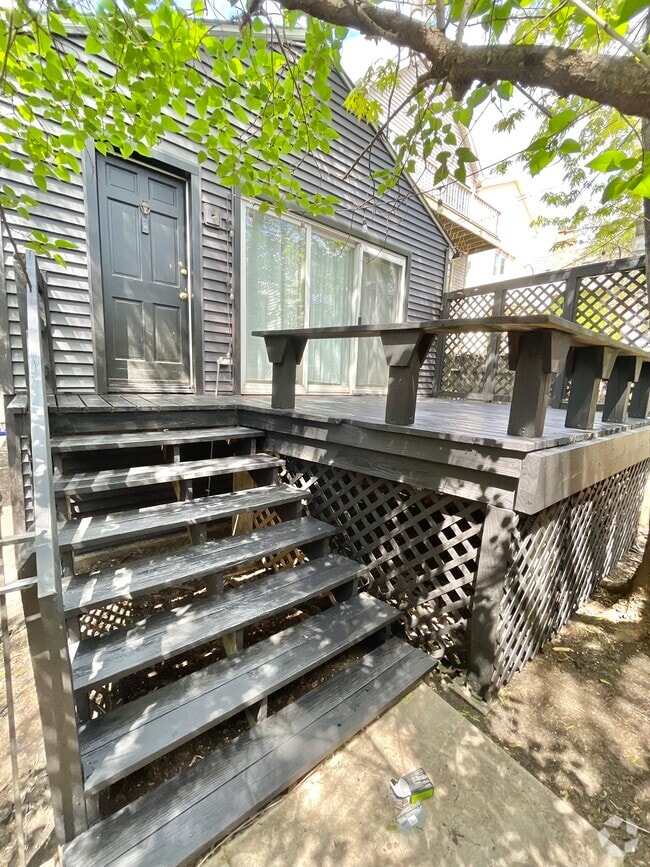 Building Photo - 2233 N Janssen Ave Unit Lincoln Park Coach House