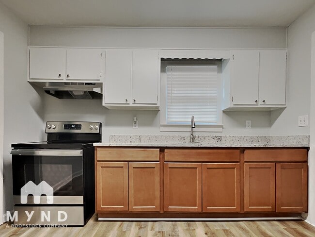 Photo - 1720 Finchley Dr