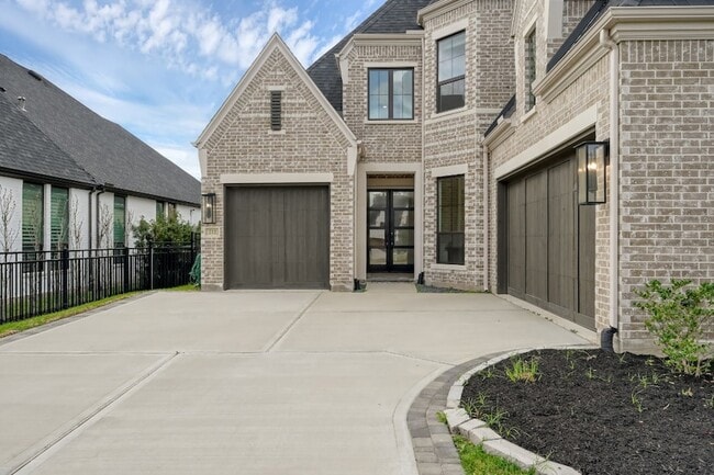 Photo - 212 S Empress Grn Pl