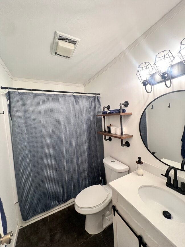 Photo - 702 1st St
