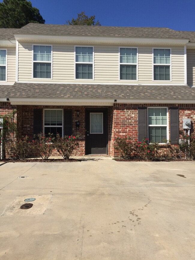 3 BD-TOWNHOUSE!!! BEHIND BROUSSARD COMMONS - 3 BD-TOWNHOUSE!!! BEHIND BROUSSARD COMMONS