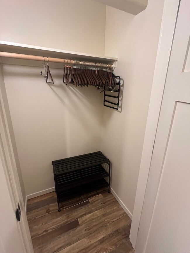 Building Photo - 1174 Ella St