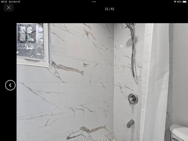 Building Photo - 35 Kingscourt Av