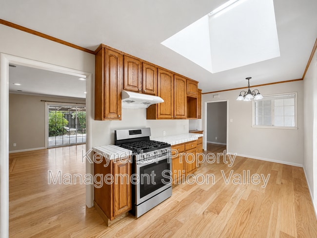 Photo - 1114 Lynn Way