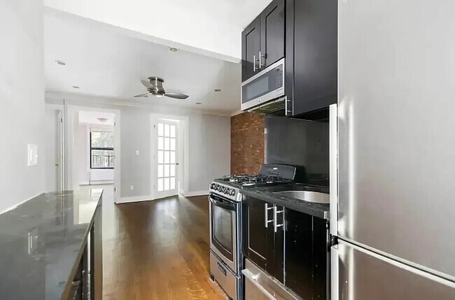 Photo - 354 E 19th St Unidad 3