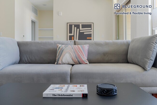 Photo - 1501 W Howard Ln Unidad FL5-ID356