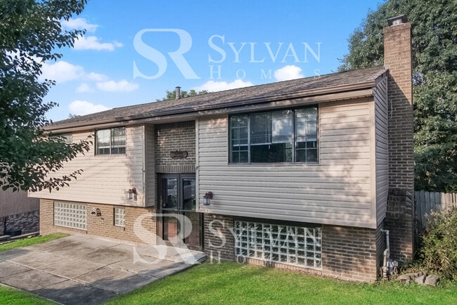 Photo - Charming 3BR 2.5BA split foyer home