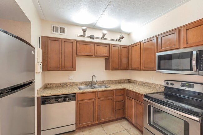 Photo - 2-bedroom, 2-bathroom in Prime location!
