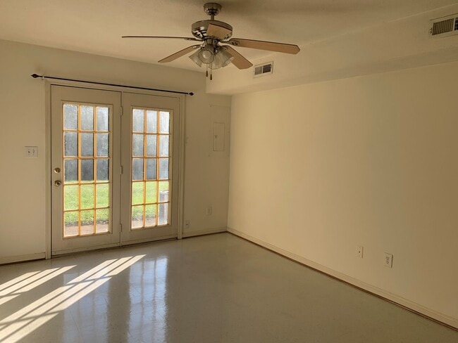 Photo - 277 Lakeview Dr Unit Apt #104