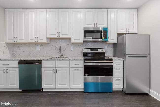 Building Photo - 624 N 35th St Unit 3