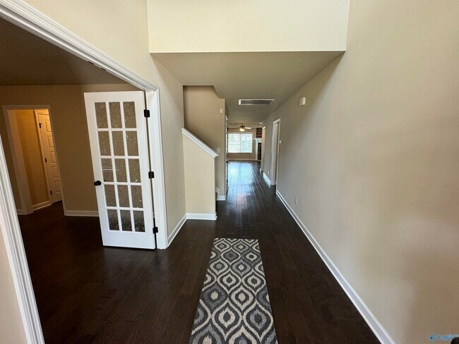 120 Meadowglade Ln