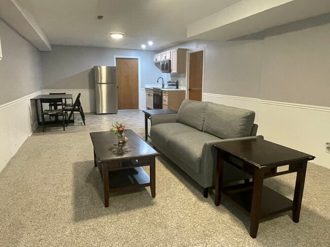 Building Photo - 5832 Ell Ct Unit Large Basement Apartment