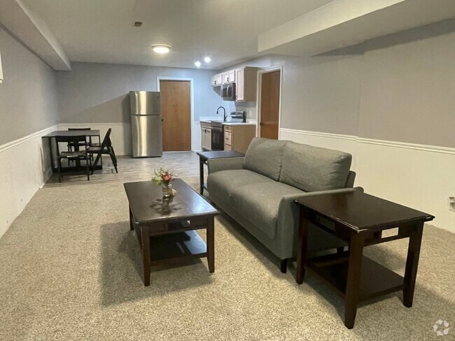 Building Photo - 5832 Ell Ct Unit Large Basement Apartment
