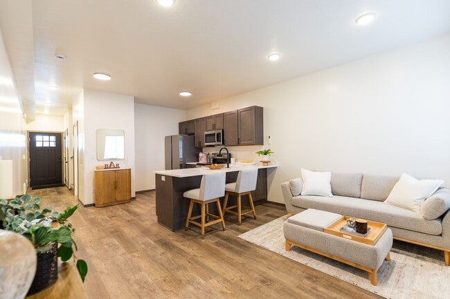 Photo - Newer 2 Bedroom 2 1/2 bathroom Hayden Town...