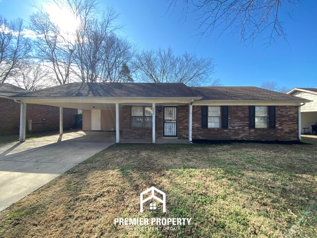 Building Photo - Spacious 3BR/2BA Memphis Home with Brick Fireplace & Fenced Backyard