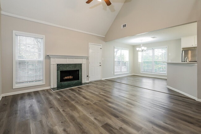 Photo - 226 Due W Dr