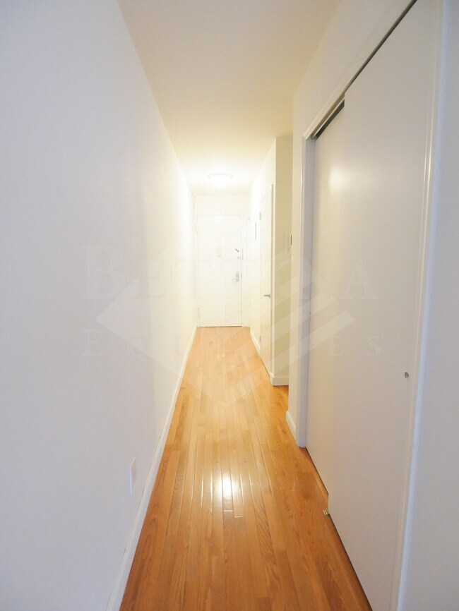 Photo - The 5th Avenue