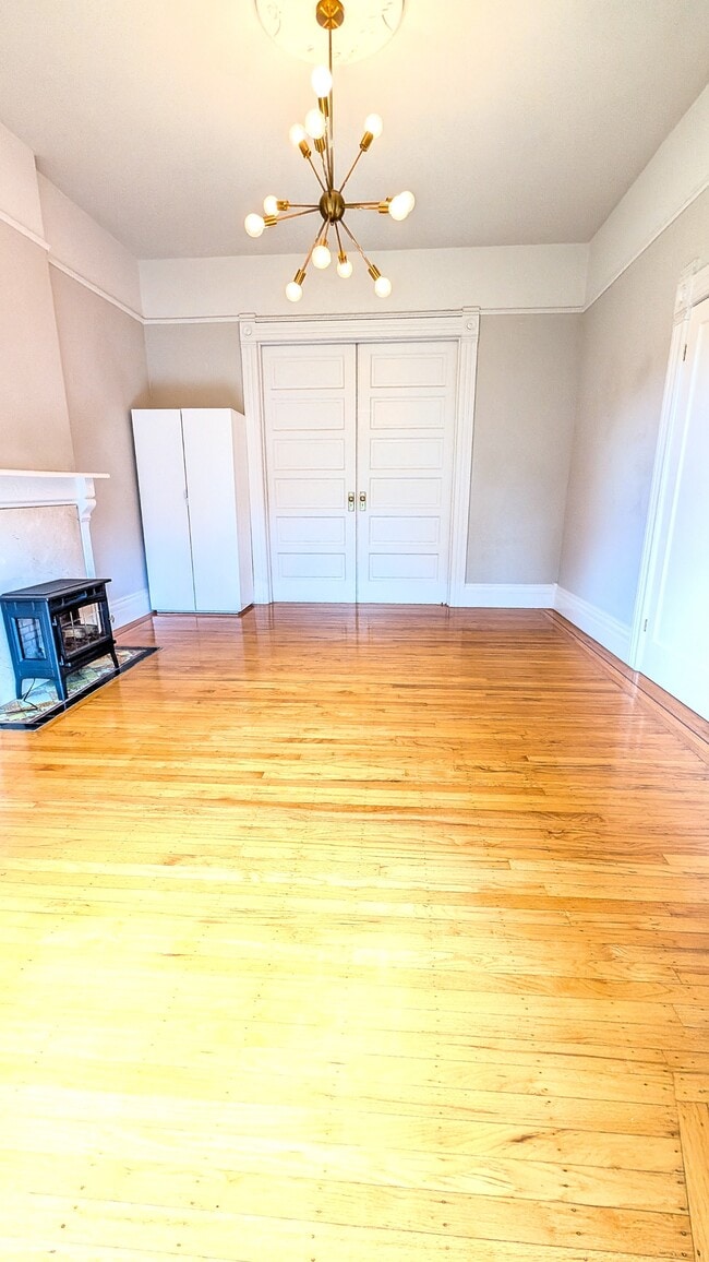 Photo - 657 Castro St