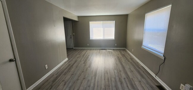 Photo - 903 Stevens Ct NE