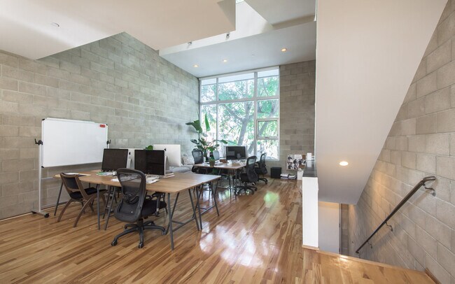 Photo - 717 N Highland Ave Unidad 7