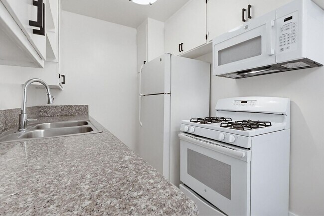 Photo - Hyde Park Living – Steps to Transit, Parks & Crenshaw!