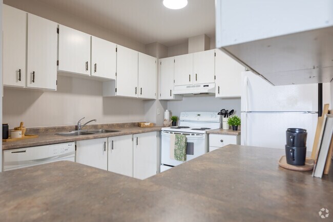 3BR, 2BA - Kitchen - 35 Bredin