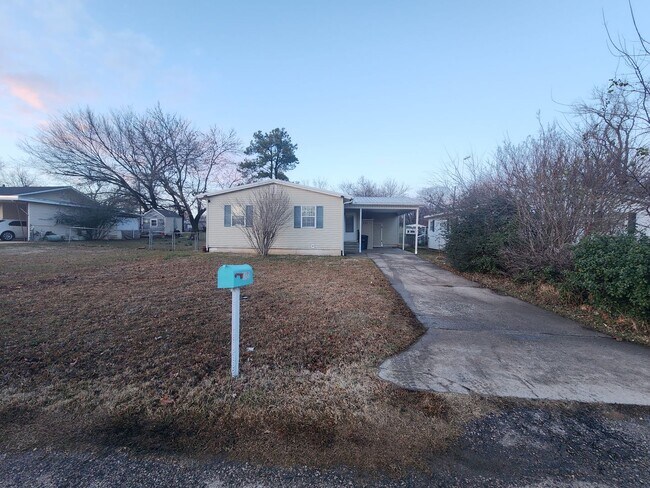 Photo - 3 Bedroom Home in Shawnee