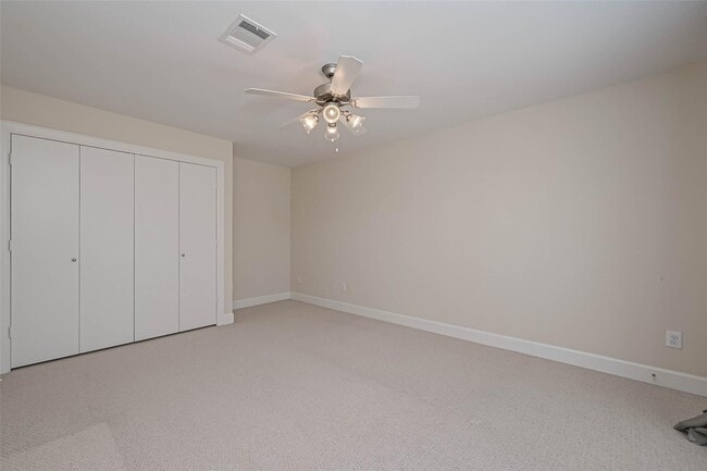 Photo - 650 Westcross St
