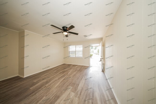 Photo - 705 SE 60th St