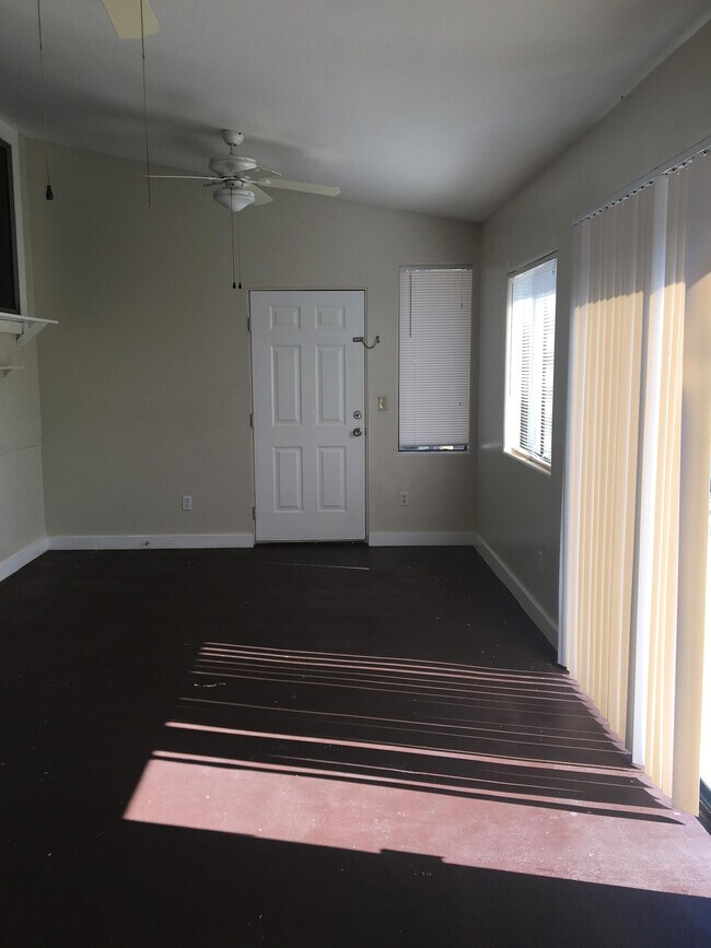 Photo - 219 Blackburn St