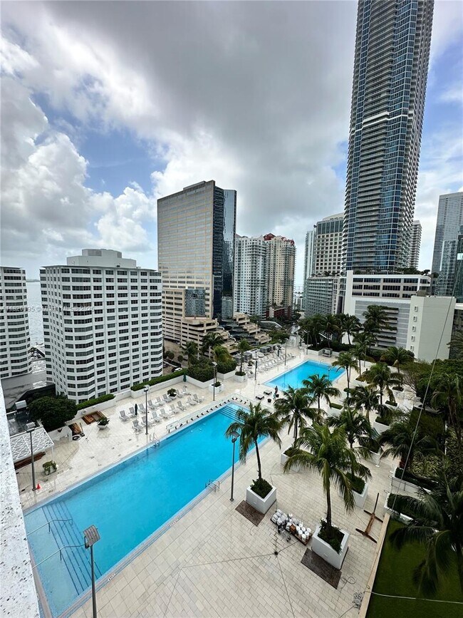 Photo - 950 Brickell Bay Dr Unidad 1705 Rental