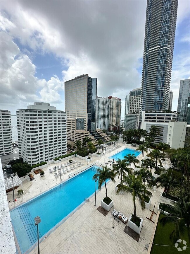 Building Photo - 950 Brickell Bay Dr Unit 1705 Rental