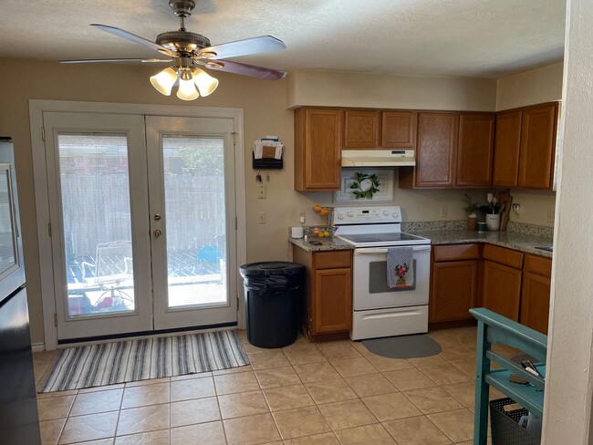Photo - AVAILABLE FOR AUGUST PRE-LEASE Charming 3 ...