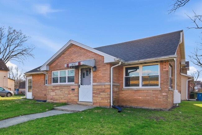 Building Photo - 3410 Calwagner St