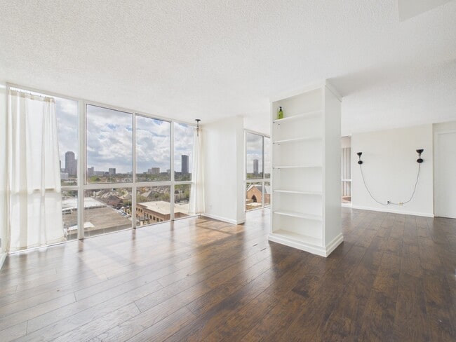 Photo - 5001 Woodway Dr Unit 1103