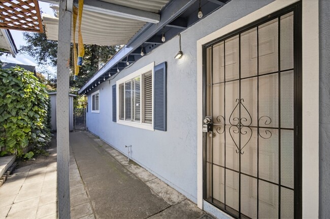 Photo - 2046 Rutherford St