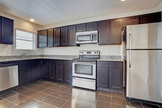 Building Photo - 1218 Jackson Blvd Unit 14 Rental