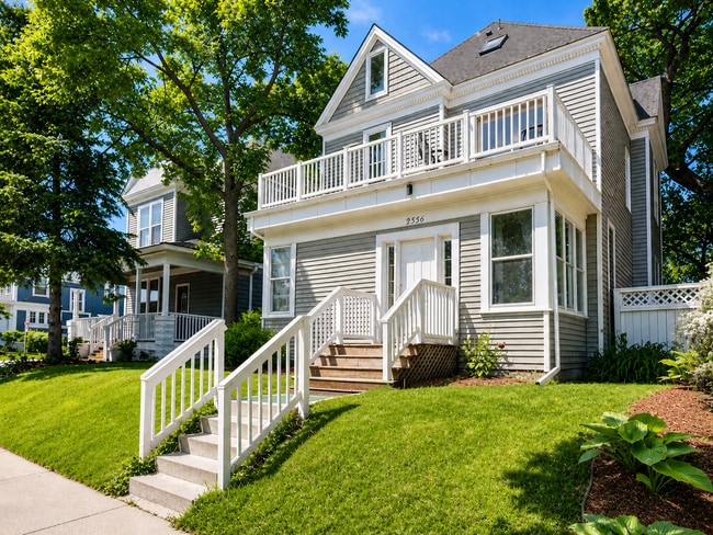 Building Photo - 2556 Dupont Ave S